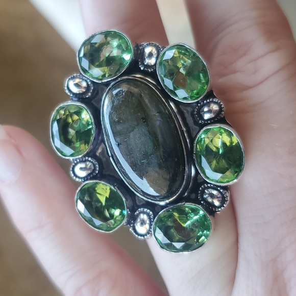 New Huge Labradorite and Tsavorite 925 Silver Statement Ring. - Picture 4 of 16